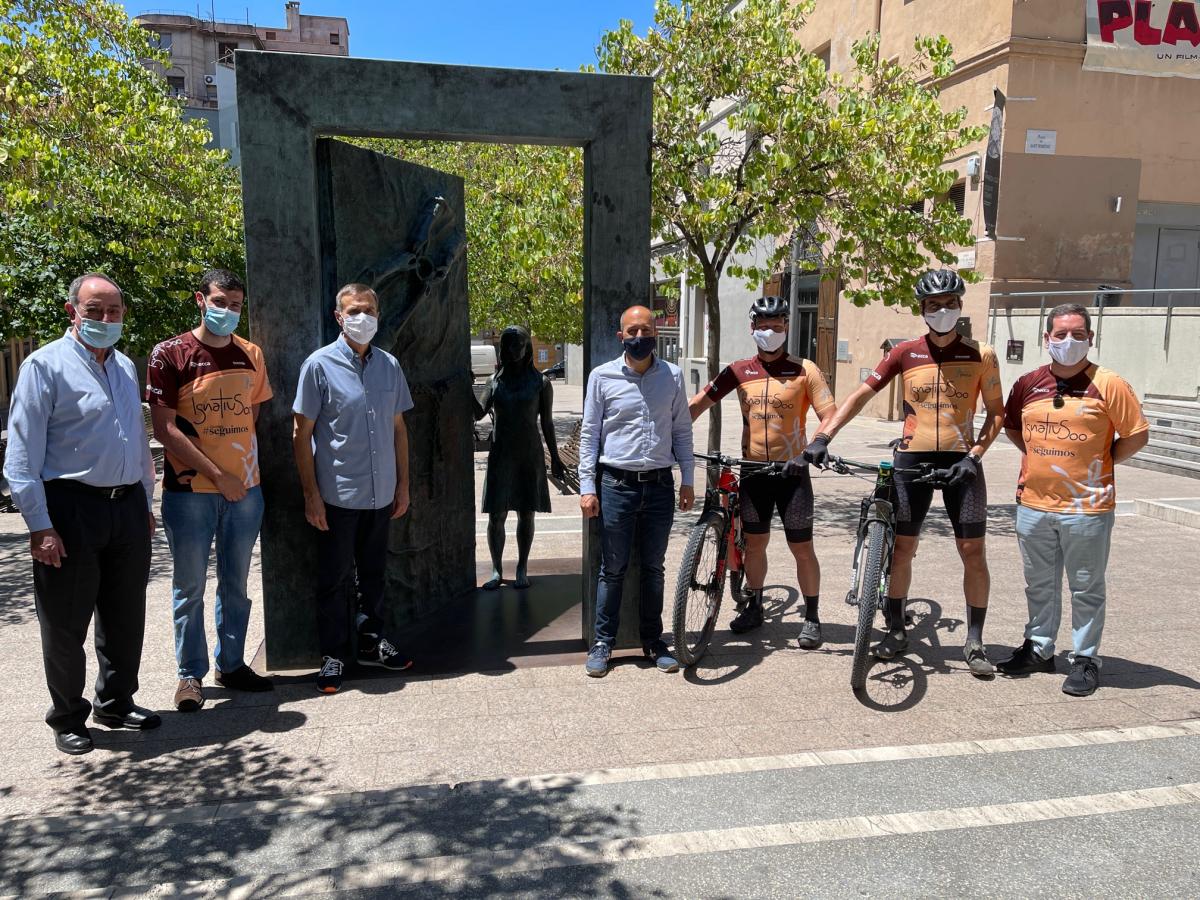 L'Amministrazione comunale di Manresa riceve i ciclisti che hanno fatto il pellegrinaggio solidale per la strada  Ignasiana.· 08/07/2021